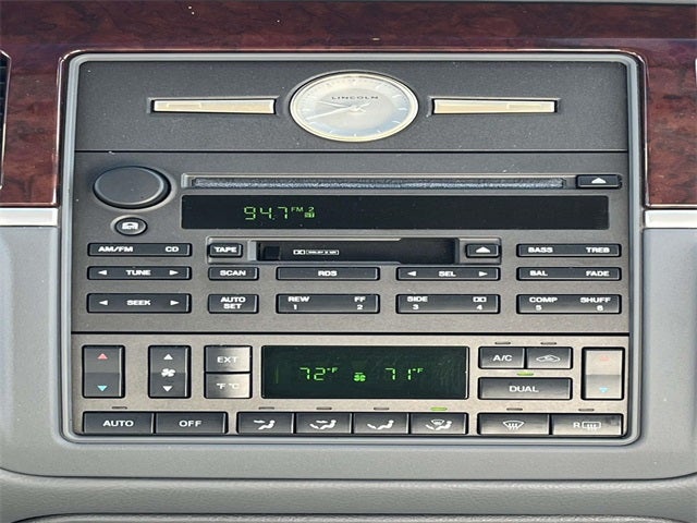 2004 Lincoln Town Car Signature