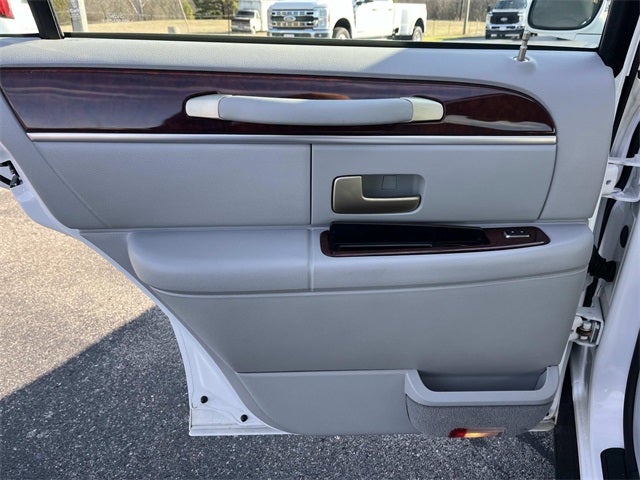 2004 Lincoln Town Car Signature