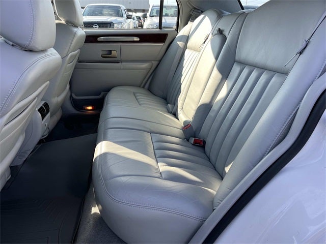 2004 Lincoln Town Car Signature