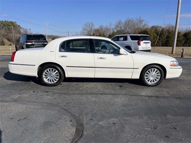 2004 Lincoln Town Car Signature