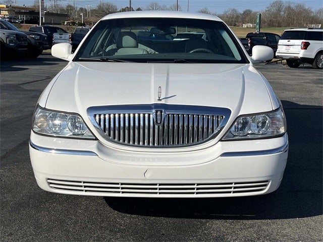 2004 Lincoln Town Car Signature
