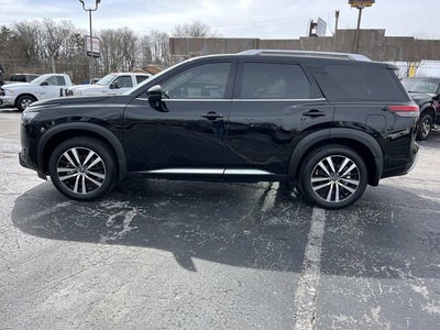2025 Nissan Pathfinder Platinum