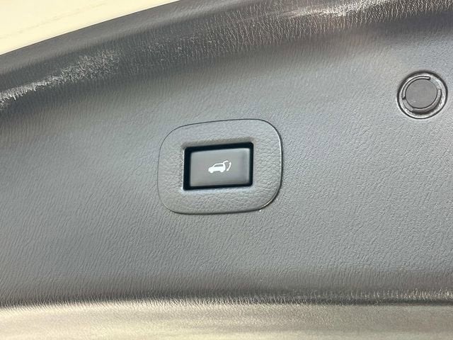 2012 INFINITI QX56 7-passenger