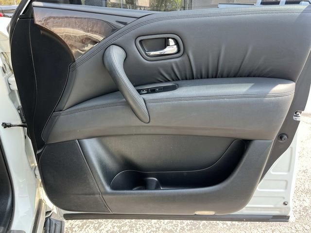 2012 INFINITI QX56 7-passenger