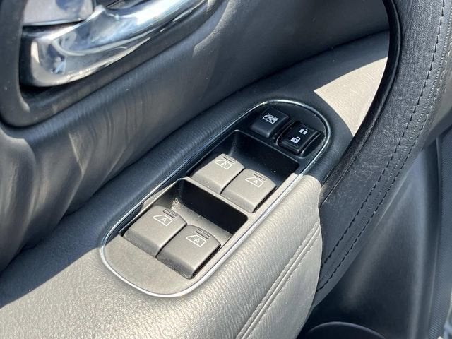 2012 INFINITI QX56 7-passenger