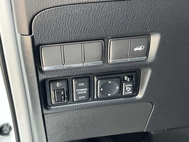 2012 INFINITI QX56 7-passenger