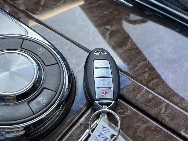 2012 INFINITI QX56 7-passenger